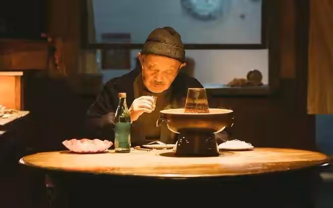 「媽,你孫子想你了,你過來陪陪他吧」,我轉身訂了去上海的機票