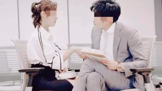 女同學替老公生下了兒子，簡直驚了我的眼，這種渣男渣女真是絕配