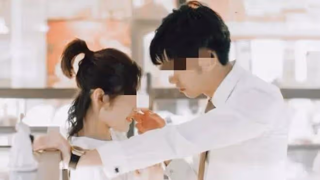女同學替老公生下了兒子,簡直驚了我的眼,這種渣男渣女真是絕配
