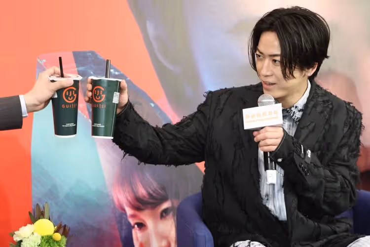 龜梨和也來台學到喝珍奶訣竅　戲癮上身演起來自嘲「39歲偶像」