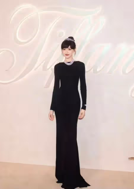 這一夜，41歲的唐嫣證明了，網紅和女星之間的差距有多「殘酷」
