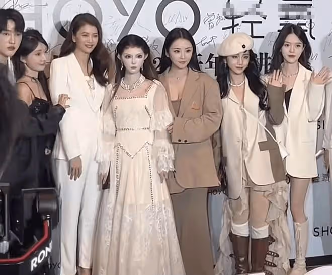 這一夜,41歲的唐嫣證明了,網紅和女星之間的差距有多「殘酷」