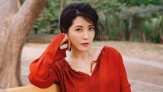 曾黎爆改老年妝依舊驚艷,歲月難掩美人真本色