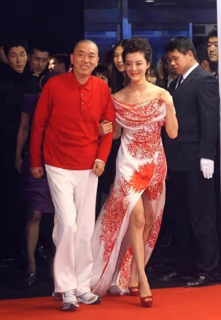 車曉真是「冷淡美人」,粉亮片裙穿出花瓶效果,短髮清爽看著挺颯