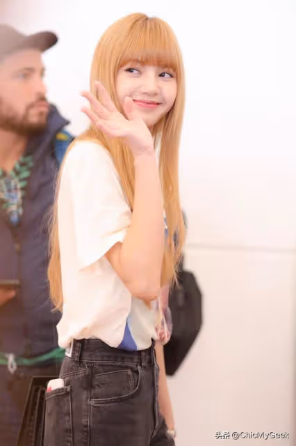 BLACKPINK不續約後近況：Lisa闖美，Jisoo進軍電影，剩她行蹤成謎