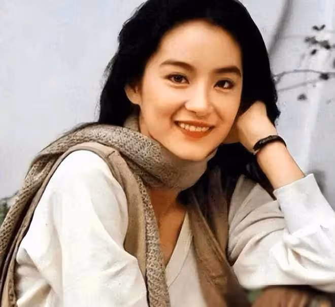 19歲愛上的他,20年未果,40歲終尋新歸宿,命運多舛,感慨萬千!