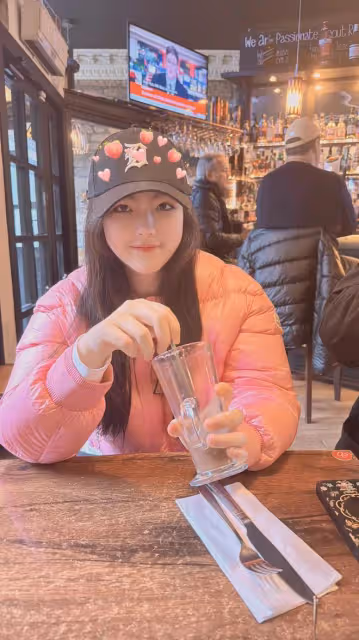 李湘一家3口度假,王詩齡穿萬元蒙口吃大餐,李湘王岳倫有貓膩?