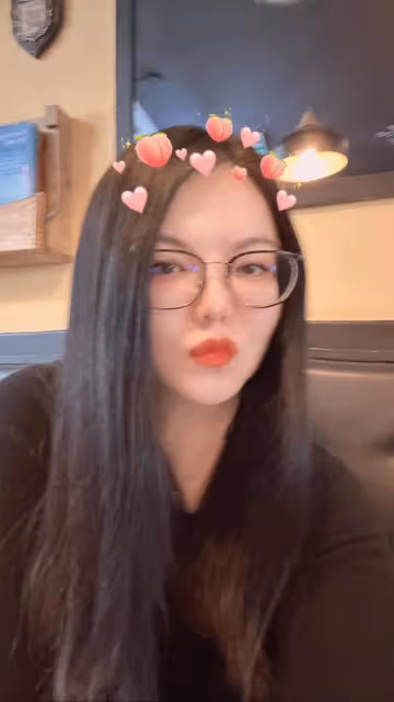 李湘一家3口度假,王詩齡穿萬元蒙口吃大餐,李湘王岳倫有貓膩?
