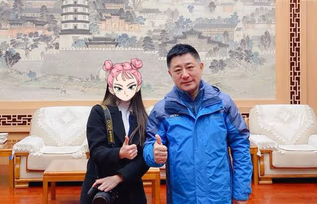 恭喜!央視主持人宮柏超結婚!年近60才結婚,妻子是漂亮的教授!