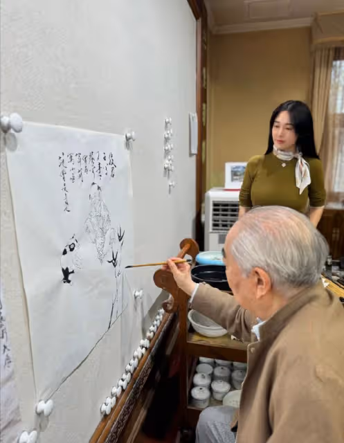 86歲范曾身價曝光,和90後徐萌甜蜜日常曝光,女方眼力見太強大!