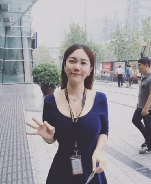 86歲范曾身價曝光,和90後徐萌甜蜜日常曝光,女方眼力見太強大!