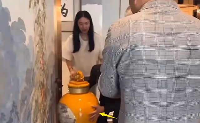 86歲范曾身價曝光,和90後徐萌甜蜜日常曝光,女方眼力見太強大!