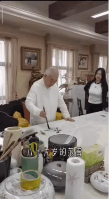 86歲范曾身價曝光,和90後徐萌甜蜜日常曝光,女方眼力見太強大!