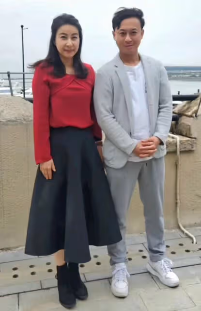 霍啟剛兄弟罕合體,相差4歲差距大,40歲霍啟山太帥氣受富婆青睞