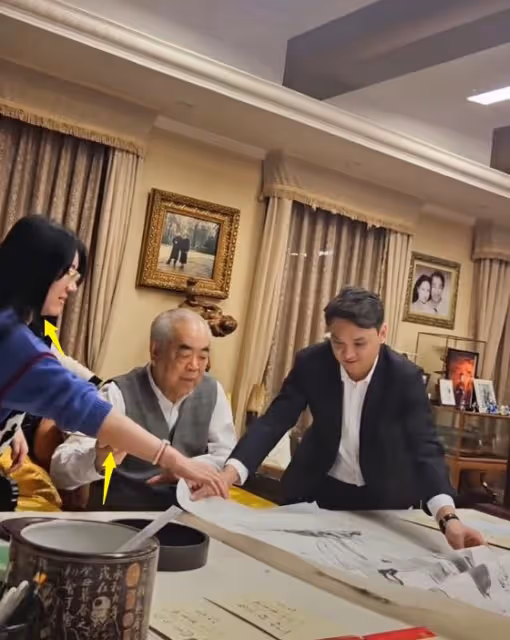 86歲范曾豪宅曝光,掛滿和前妻畫像,90後徐萌素顏老氣、胖一大圈