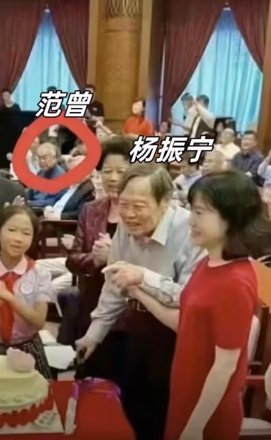 86歲范曾豪宅曝光,掛滿和前妻畫像,90後徐萌素顏老氣、胖一大圈