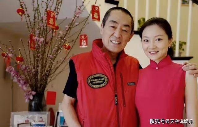 姜文全家四口人同框!46歲周韻斷崖衰老認不出,兩個兒子長相普通