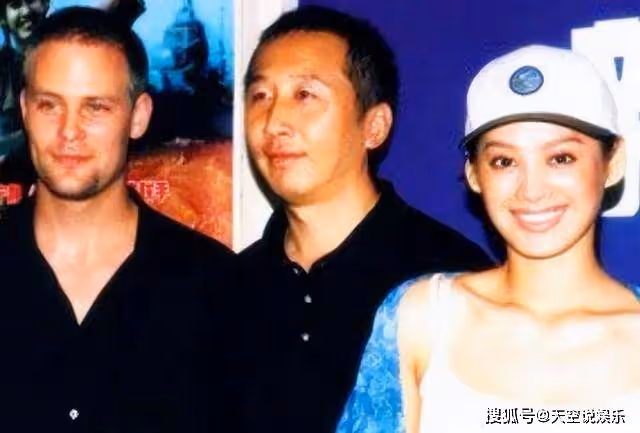 姜文全家四口人同框!46歲周韻斷崖衰老認不出,兩個兒子長相普通