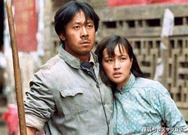 姜文全家四口人同框！46歲周韻斷崖衰老認不出，兩個兒子長相普通