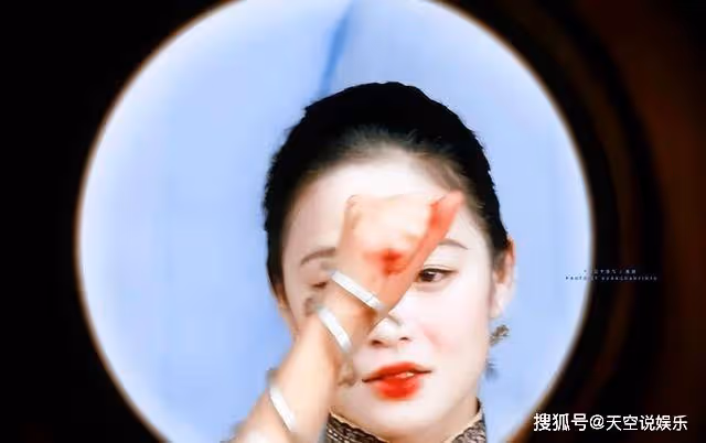 姜文全家四口人同框！46歲周韻斷崖衰老認不出，兩個兒子長相普通