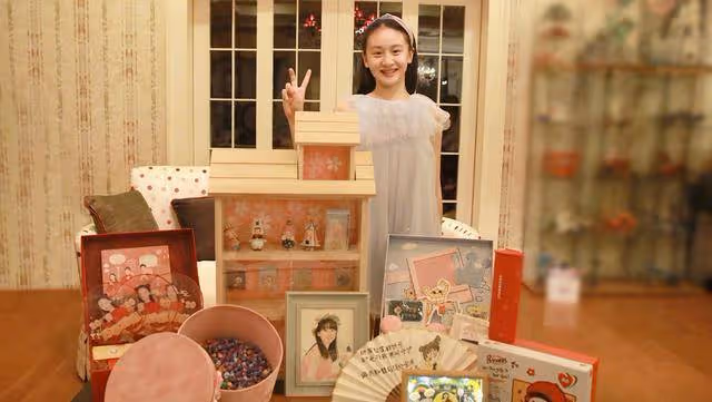 田亮女兒Cindy的12歲生日照,穿淺灰色薄紗裙,化身甜橙女孩