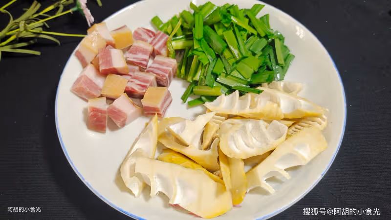 春天這菜使勁吃,一年只能吃十幾天!搶鮮燒一碗,益腦大好處,一口粉糯春好味