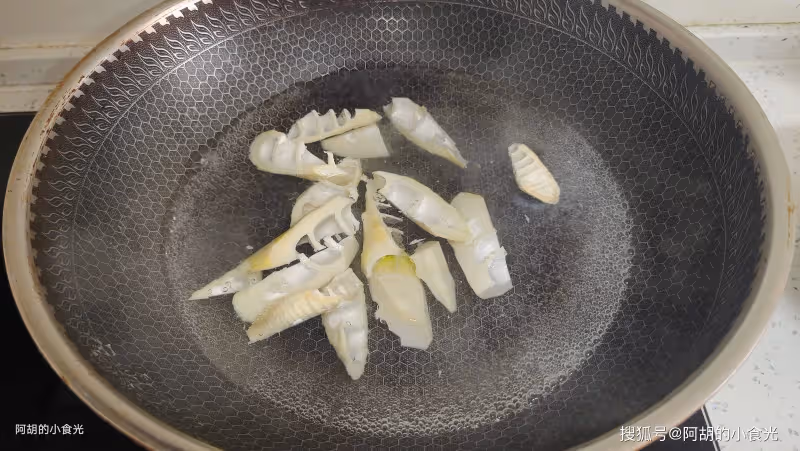 春天這菜使勁吃,一年只能吃十幾天!搶鮮燒一碗,益腦大好處,一口粉糯春好味