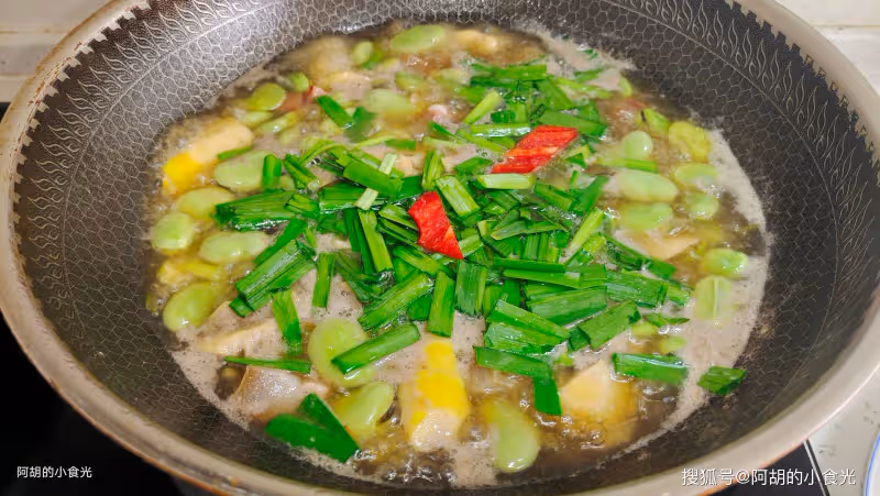 春天這菜使勁吃,一年只能吃十幾天!搶鮮燒一碗,益腦大好處,一口粉糯春好味