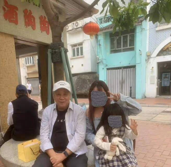 TVB最年長視帝夏雨澳門被偶遇！78歲狀態回春，坐路邊被指太低調