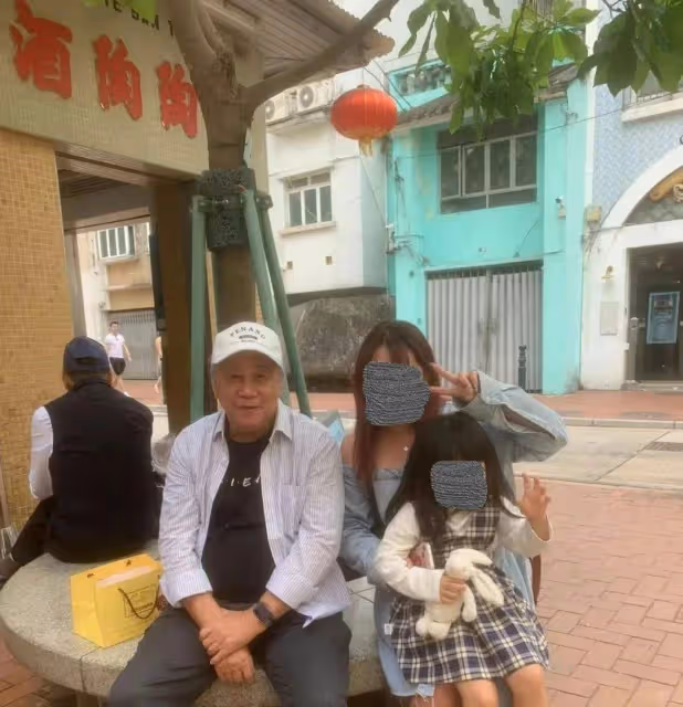 TVB視帝滿頭白髮現身澳門街頭，被偶遇合照，粉絲直呼認不出