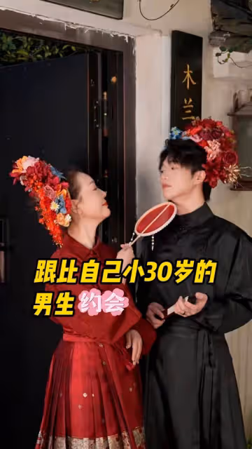 TVB前知名女藝人與00後內地小鮮肉約會,自嘲54歲還一直單身
