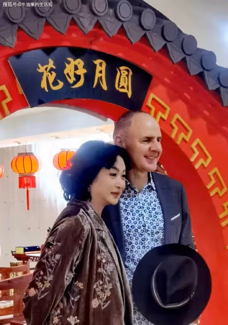 56歲金星官宣復婚,結婚對象仍然是漢斯,甜蜜細節讓人破防