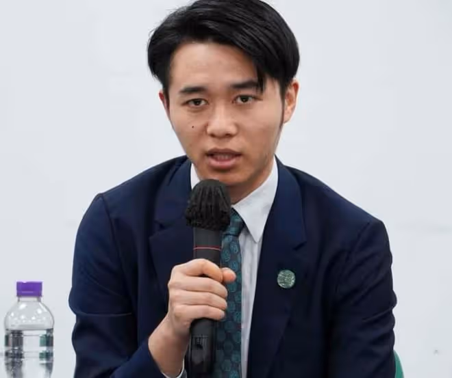 何猷亨出席活動,緊跟姐姐何超瓊步伐,霍家人一同現身