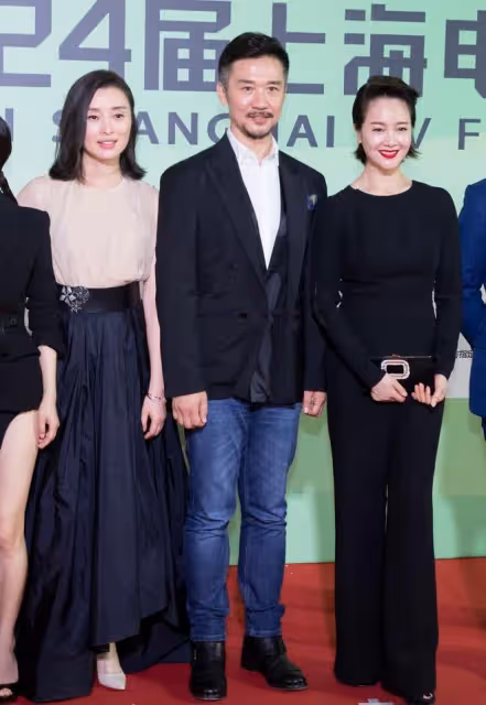 40+女明星風情迥然不同,吳越遇上左小青,一個清冷一個熱情
