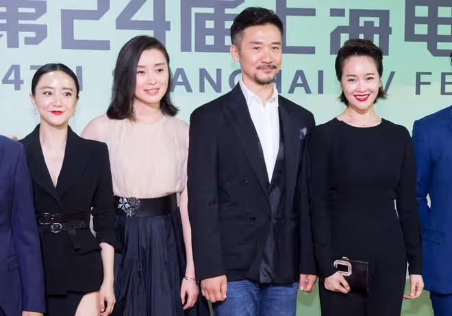 40+女明星風情迥然不同,吳越遇上左小青,一個清冷一個熱情
