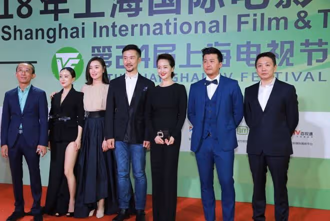 40+女明星風情迥然不同,吳越遇上左小青,一個清冷一個熱情