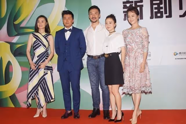 40+女明星風情迥然不同,吳越遇上左小青,一個清冷一個熱情