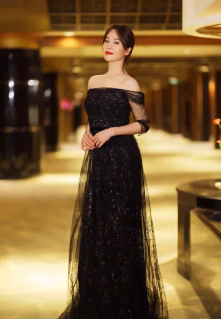 40+女明星風情迥然不同,吳越遇上左小青,一個清冷一個熱情