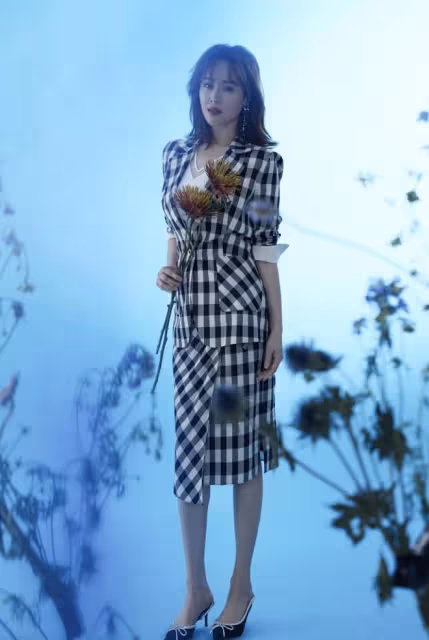 40+女明星風情迥然不同,吳越遇上左小青,一個清冷一個熱情