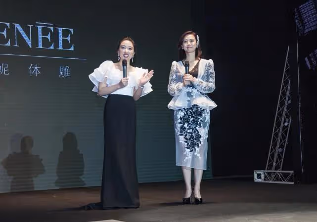 翁虹T台上膽子真大,黑內搭配「散熱」薄紗,好身材隱約看得見