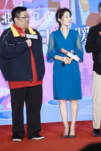 牛莉遇見劉敏濤,同是40+成熟女性,一個帥一個美,氣質差別明顯