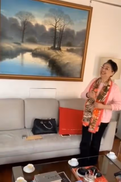 楊振寧翁帆慶「瓷婚」，小27歲岳母到場慶祝，家中簡樸掛范曾名畫
