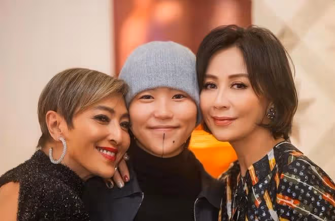上山詩納女兒27歲生日，張智霖袁詠儀參加派對，劉嘉玲送祝福