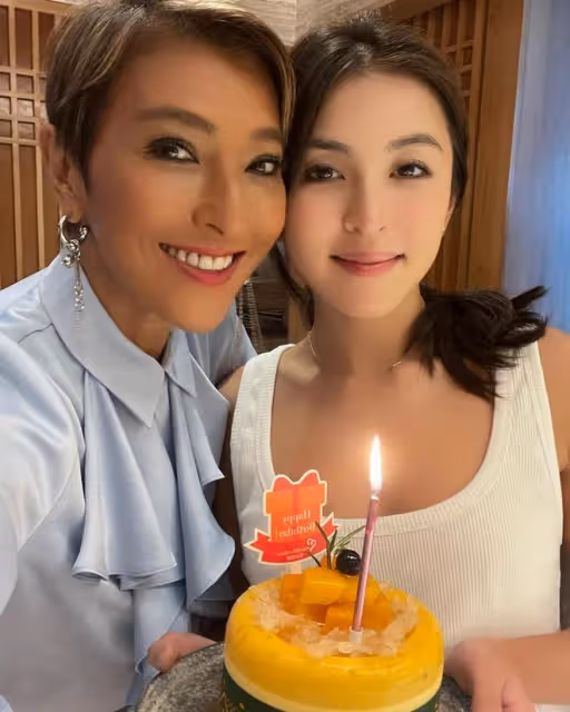 上山詩納女兒27歲生日，張智霖袁詠儀參加派對，劉嘉玲送祝福