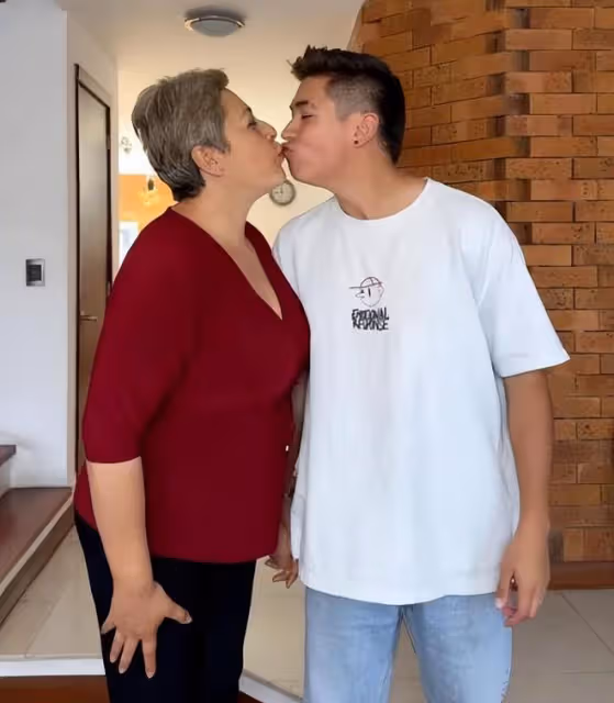 55歲著名女星官宣懷孕，送24歲小男友價值千萬豪宅慶祝