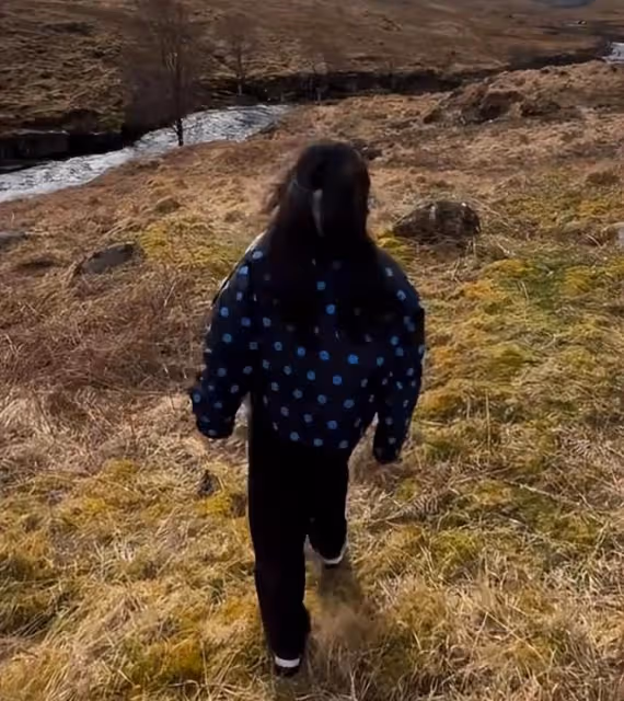 李湘變瘦了，陪王詩齡蘇格蘭度假，和王岳倫在一起畫面很溫馨