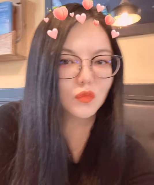 李湘變瘦了，陪王詩齡蘇格蘭度假，和王岳倫在一起畫面很溫馨