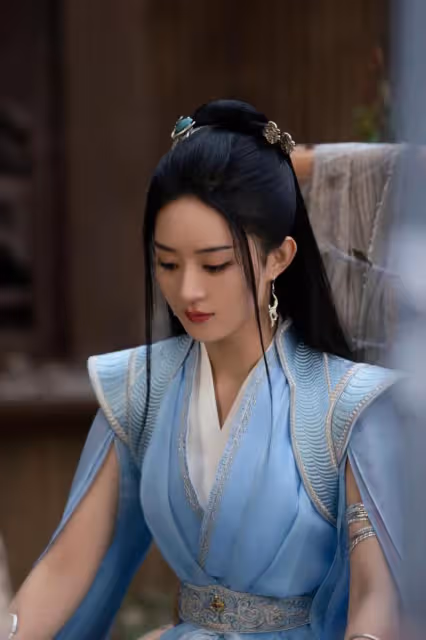 星光下的感恩：趙麗穎深夜告別沈璃，網友共賞真誠之聲