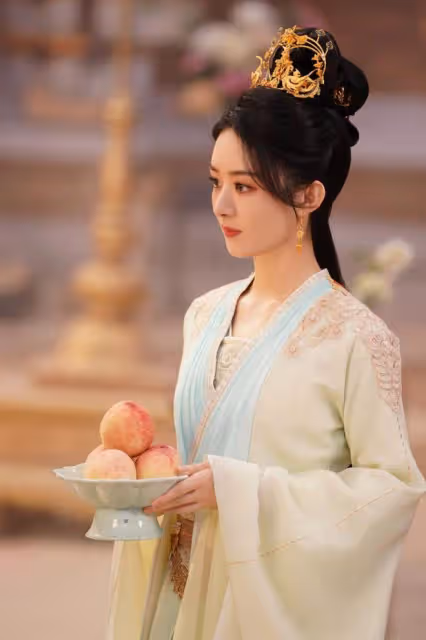 星光下的感恩：趙麗穎深夜告別沈璃，網友共賞真誠之聲