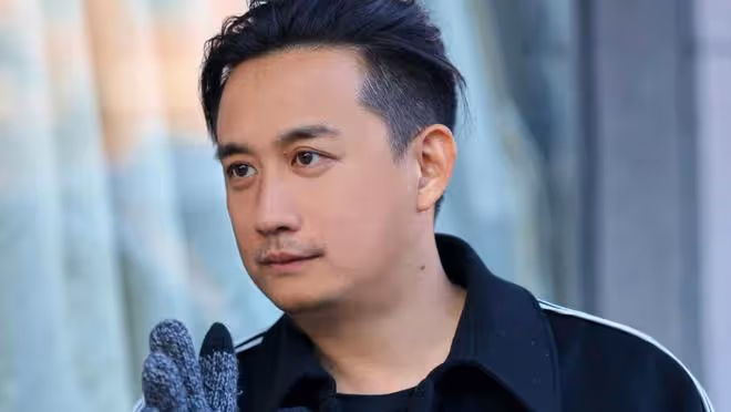 黃磊一家機場偶遇引爭議，公眾人物與粉絲互動引深思